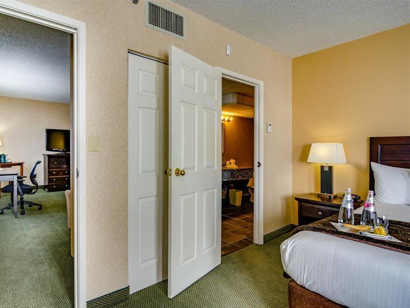 Sawridge Inn And Conference Centre Edmonton South Экстерьер фото