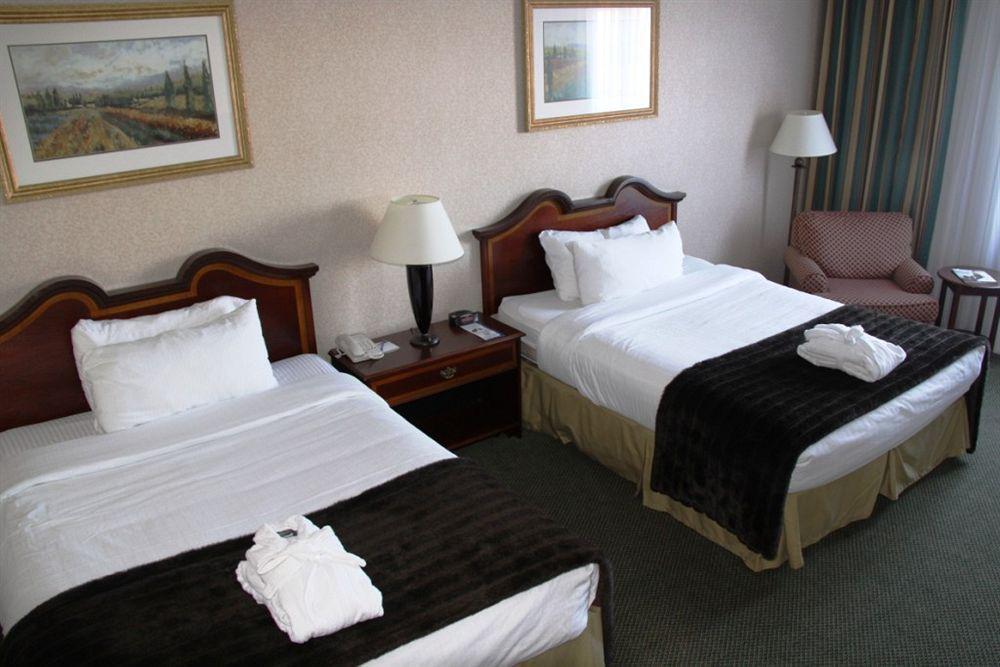 Sawridge Inn And Conference Centre Edmonton South Номер фото